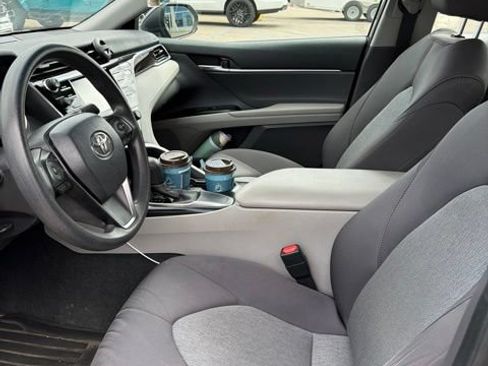 Used 2018 Toyota Camry FWD image 9