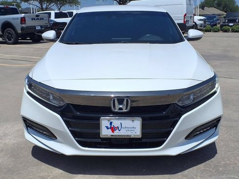 Used 2018 Honda Accord Sport image 2