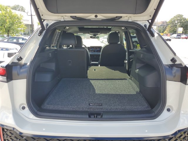 Certified 2026 Volkswagen Tiguan SE R-Line FWD image 14