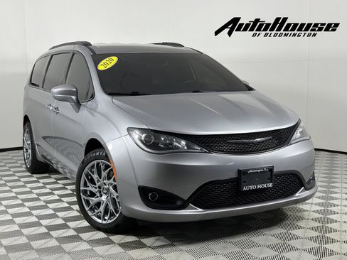 Used 2020 Chrysler Pacifica Touring-L AWD/4WD image 1