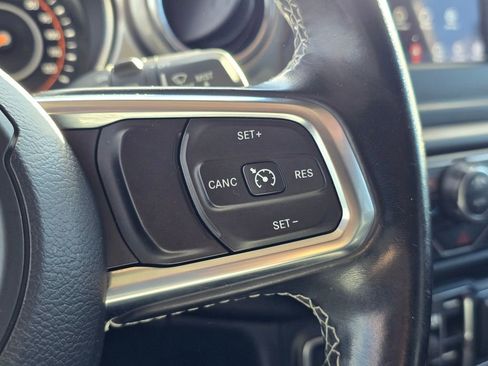 Used 2020 Jeep Wrangler Unlimited Sahara image 31