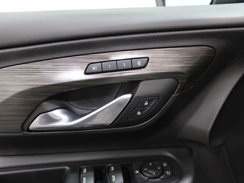 Used 2024 GMC Terrain SLT image 8