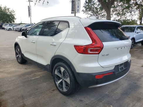Certified 2025 Volvo XC40 B5 Plus AWD/4WD image 4