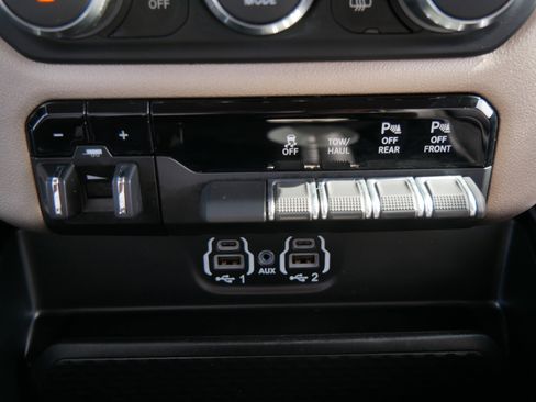 Used 2022 RAM 1500 Laramie image 32