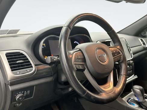 Used 2021 Jeep Grand Cherokee Laredo X AWD/4WD image 7
