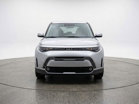 Used 2025 Kia Soul LX w/ LX Technology Package FWD image 2