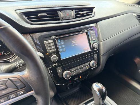 Used 2017 Nissan Rogue SV w/ SV Premium Package image 26