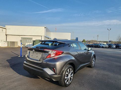 Used 2019 Toyota C-HR LE image 5