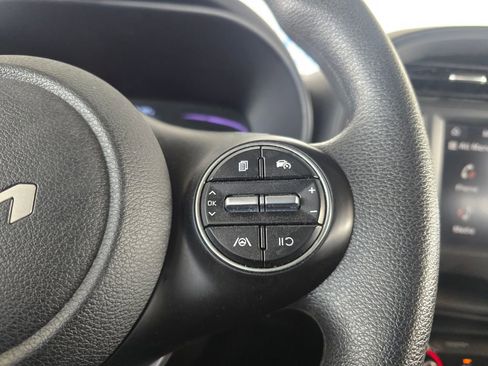 Used 2025 Kia Soul LX FWD image 27