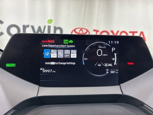 Used 2025 Toyota Prius Plug-In Hybrid FWD image 28