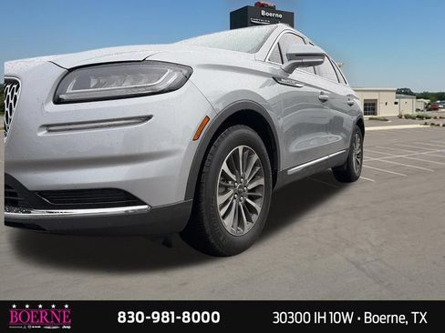 Used 2023 Lincoln Nautilus FWD image 3