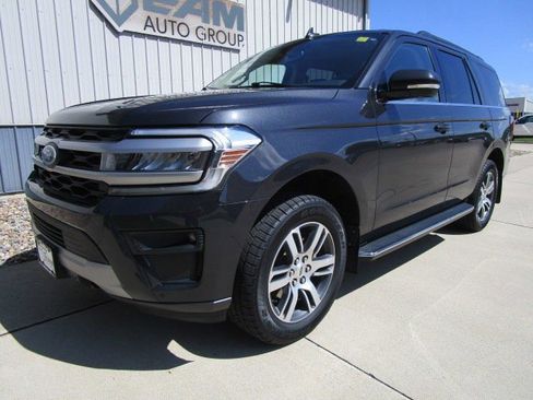 Used 2022 Ford Expedition XLT image 1