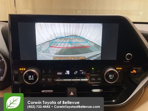 Certified 2023 Toyota Highlander XLE image 20