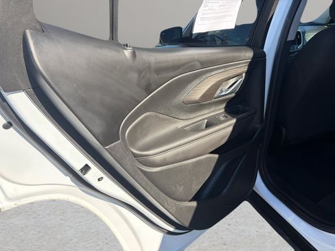 Used 2022 GMC Terrain SLE w/ Driver Convenience Package image 11