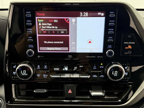 Used 2021 Toyota Highlander Limited image 22