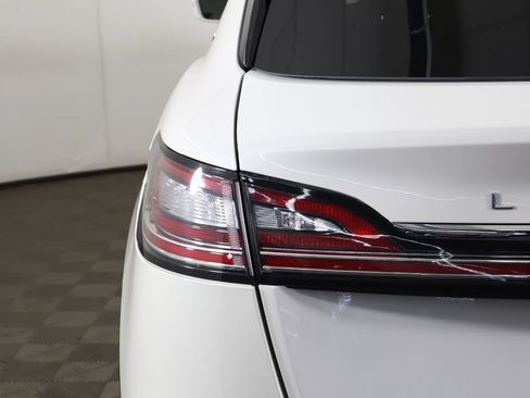 Used 2023 Lincoln Nautilus Reserve w/ Equipment Group 202A AWD/4WD image 19
