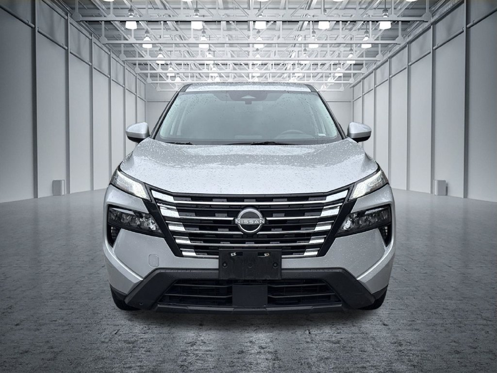 Used 2025 Nissan Rogue SV FWD image 2