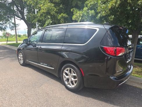 Used 2019 Chrysler Pacifica Limited FWD image 5