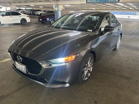 Used 2019 MAZDA MAZDA3 Sedan w/ Preferred Package image 4
