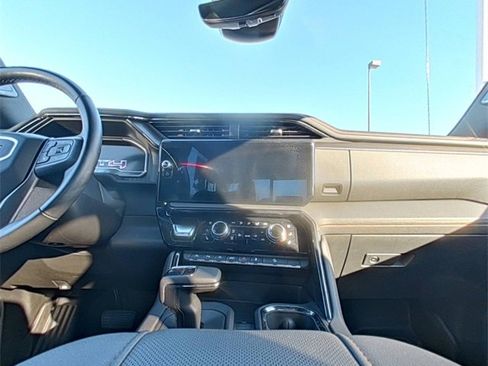 Used 2024 GMC Sierra 1500 AT4 w/ Technology Package image 25