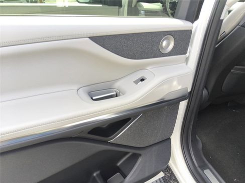 New 2026 Lincoln Navigator L Reserve AWD/4WD image 17