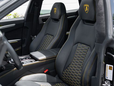 Used 2022 Lamborghini Urus AWD/4WD image 70