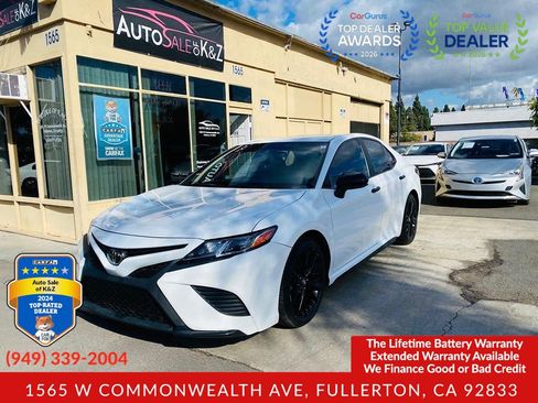 Used 2019 Toyota Camry SE FWD image 9