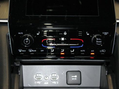 New 2025 Jeep Grand Cherokee Altitude image 19