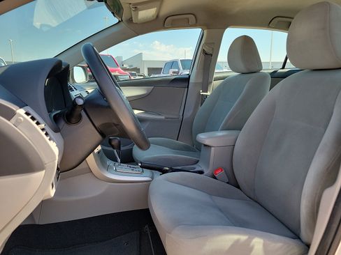 Used 2013 Toyota Corolla LE FWD image 12