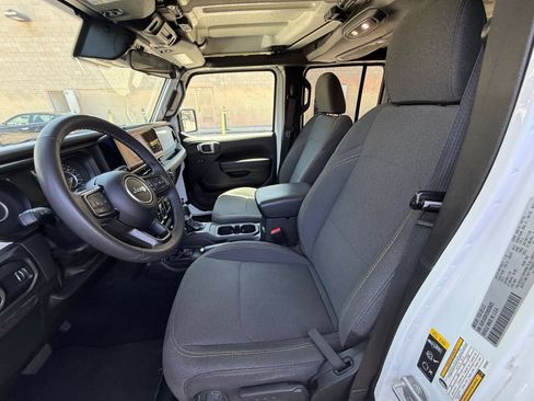 Used 2025 Jeep Wrangler Unlimited Sport AWD/4WD image 19