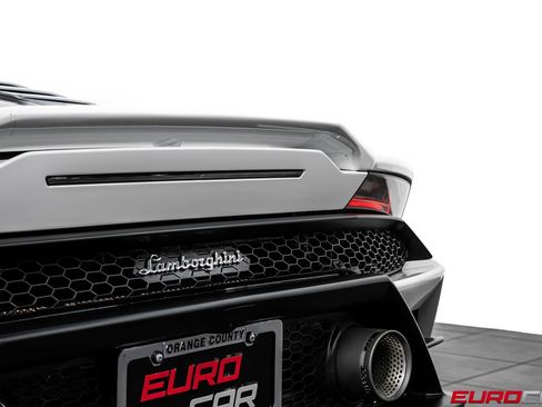 Used 2021 Lamborghini Huracan EVO RWD image 21