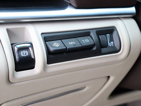 Used 2014 Cadillac XTS Premium image 19