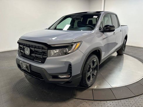 New 2026 Honda Ridgeline Black Edition image 4