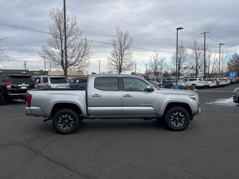 Used 2023 Toyota Tacoma SR5 w/ Technology Package image 8