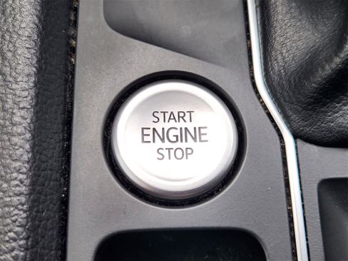 Used 2021 Volkswagen Atlas SE image 21