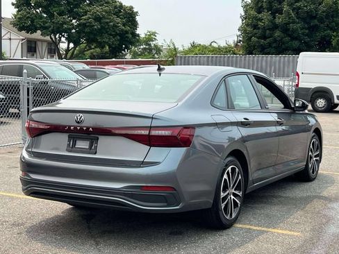 Used 2025 Volkswagen Jetta Sport FWD image 9