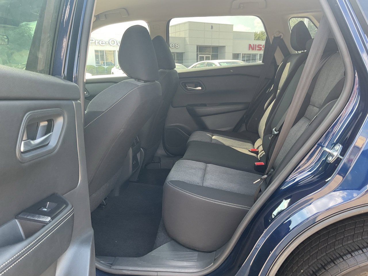 Used 2025 Nissan Rogue SV FWD image 13