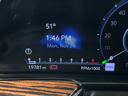 Certified 2024 Cadillac Escalade Premium Luxury image 15