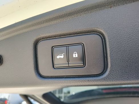 Used 2022 Nissan Pathfinder Platinum w/ Cargo Package FWD image 11