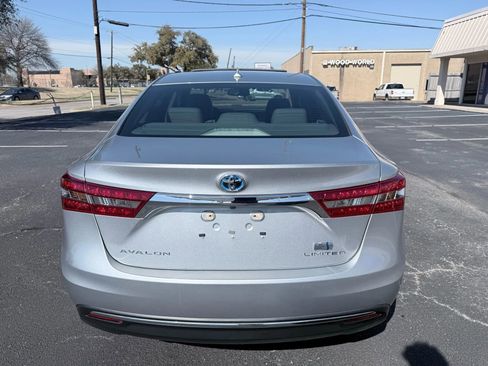 Used 2016 Toyota Avalon Limited image 4