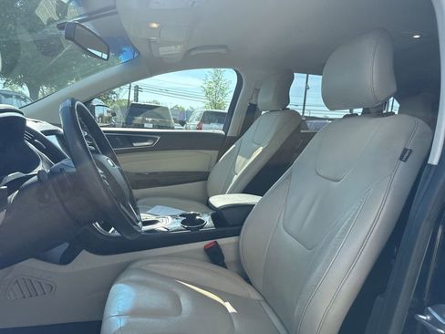 Used 2018 Ford Edge Titanium FWD image 15