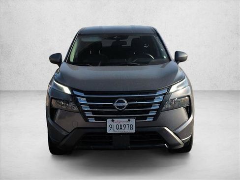 Used 2024 Nissan Rogue SV AWD/4WD image 2