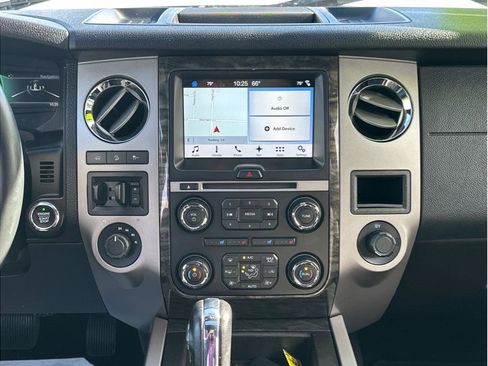 Used 2017 Ford Expedition Limited image 17
