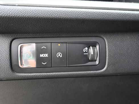 Used 2025 Chevrolet Traverse LT FWD image 12