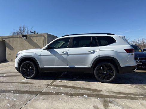 New 2026 Volkswagen Atlas SE image 6