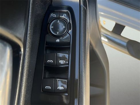 Used 2020 Chevrolet Silverado 1500 Custom w/ Custom Value Package image 12