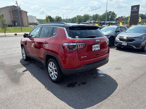Used 2025 Jeep Compass Limited AWD/4WD image 9