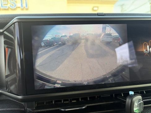 Used 2025 Jeep Wrangler Sport image 23