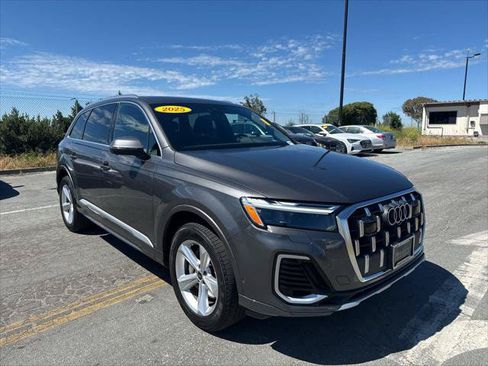 Used 2025 Audi Q7 2.0T Premium w/ Convenience Package AWD/4WD image 3