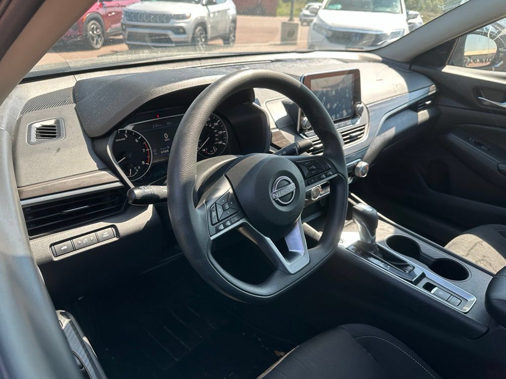 Used 2025 Nissan Altima 2.5 SV AWD/4WD image 2